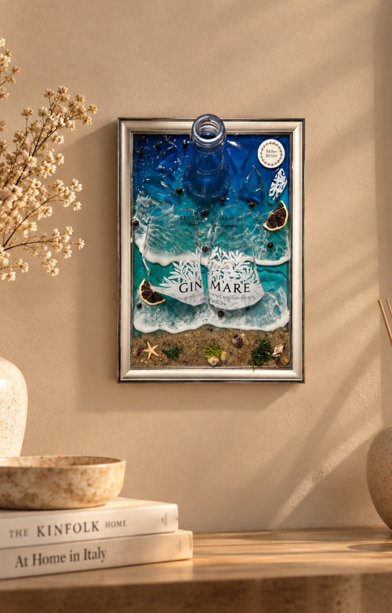 Mediterrán gin tengerkép elegáns enteriőrben